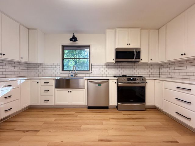 6660 HORSESHOE DR, La Plata, MD 20646