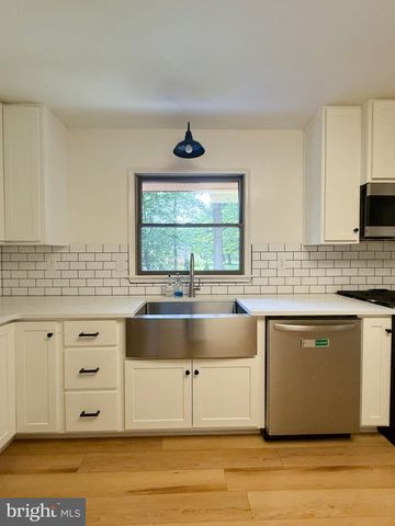 6660 HORSESHOE DR, La Plata, MD 20646