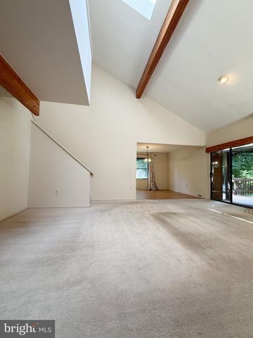 6660 HORSESHOE DR, La Plata, MD 20646