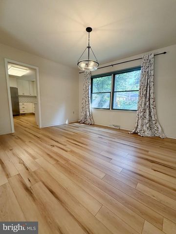 6660 HORSESHOE DR, La Plata, MD 20646