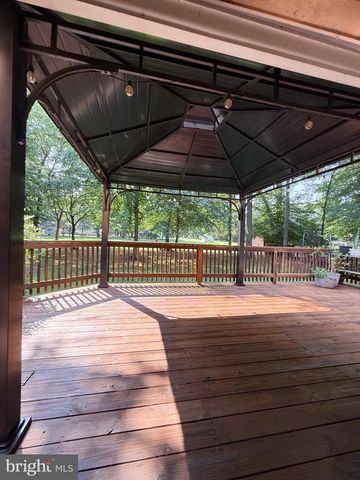 6660 HORSESHOE DR, La Plata, MD 20646