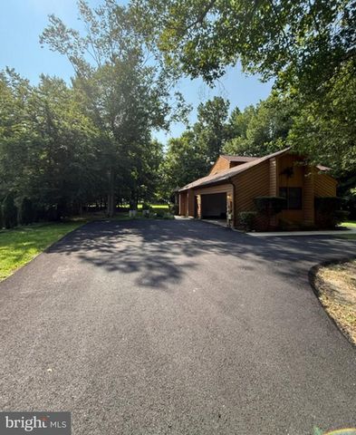 6660 HORSESHOE DR, La Plata, MD 20646
