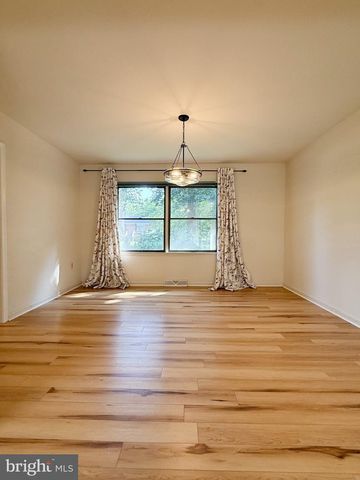 6660 HORSESHOE DR, La Plata, MD 20646
