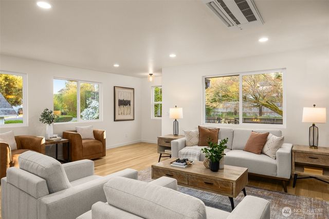 12012 North Park Avenue N, Seattle, WA 98133