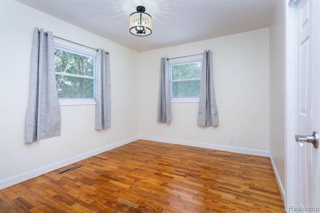 5194 Heath Avenue, Clarkston, MI 48346