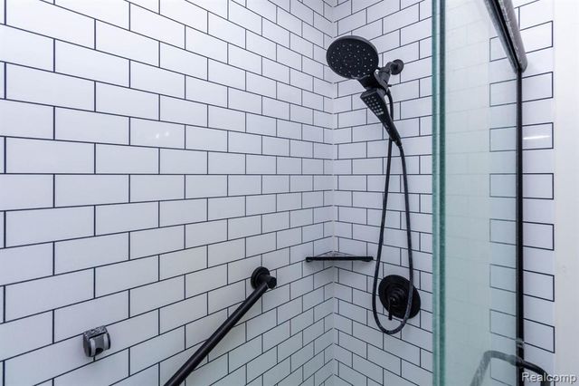 5194 Heath Avenue, Clarkston, MI 48346