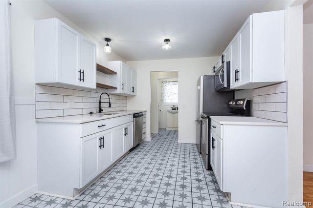 5194 Heath Avenue, Clarkston, MI 48346