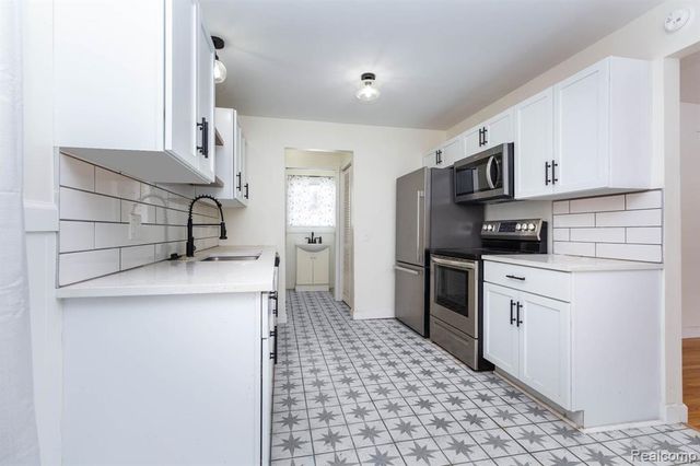 5194 Heath Avenue, Clarkston, MI 48346