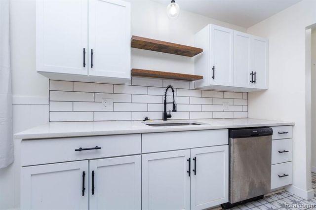 5194 Heath Avenue, Clarkston, MI 48346