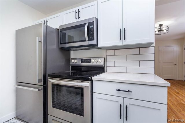 5194 Heath Avenue, Clarkston, MI 48346