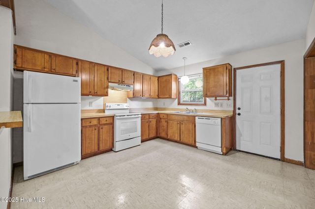 204 Corey Court, Jacksonville, NC 28546