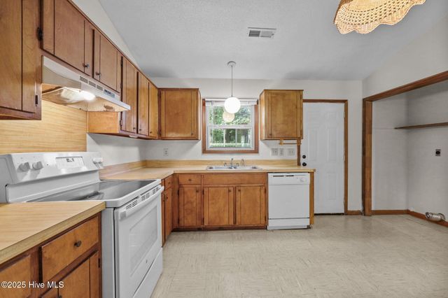 204 Corey Court, Jacksonville, NC 28546