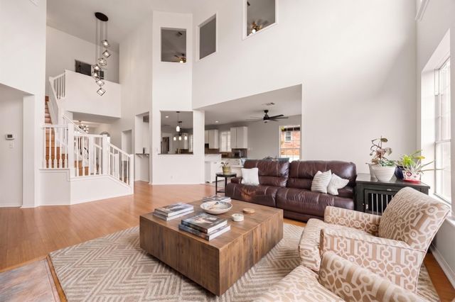 2624 Niemann DR, Austin, TX 78748