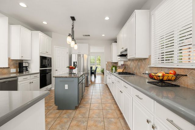 2624 Niemann DR, Austin, TX 78748