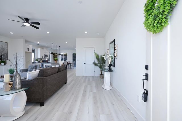 675 Oakshire Dr, Ione, CA 95640