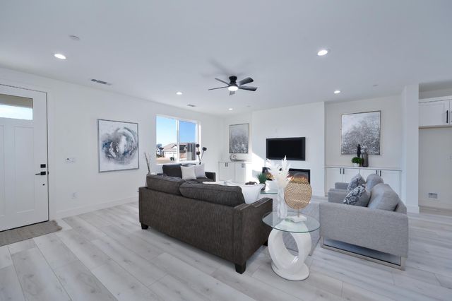 675 Oakshire Dr, Ione, CA 95640