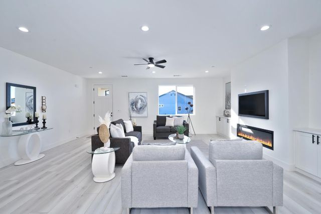 675 Oakshire Dr, Ione, CA 95640