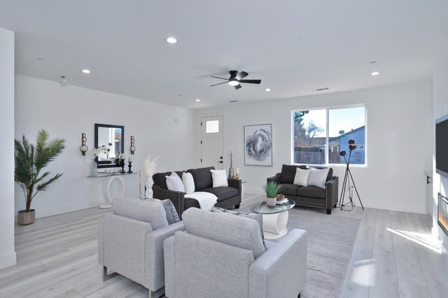 675 Oakshire Dr, Ione, CA 95640