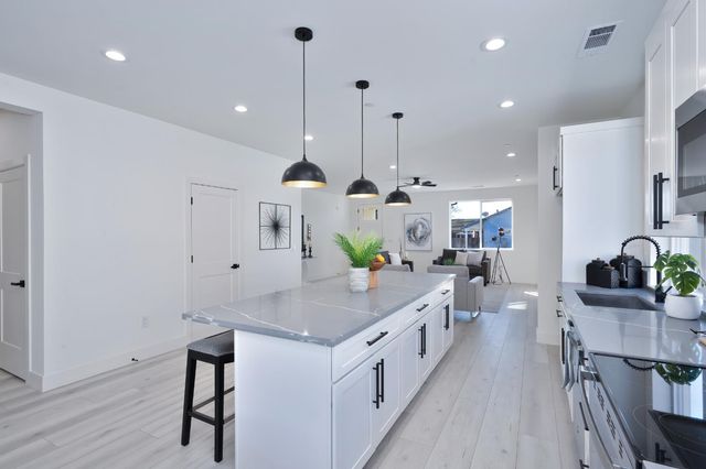 675 Oakshire Dr, Ione, CA 95640