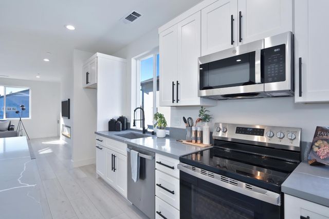 675 Oakshire Dr, Ione, CA 95640