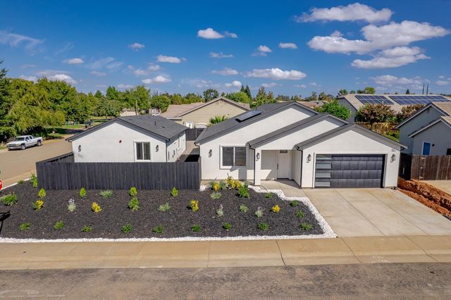 675 Oakshire Dr, Ione, CA 95640