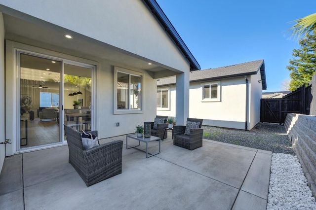 675 Oakshire Dr, Ione, CA 95640