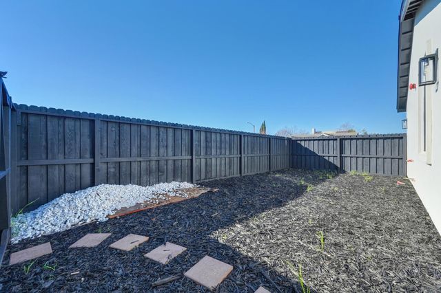 675 Oakshire Dr, Ione, CA 95640