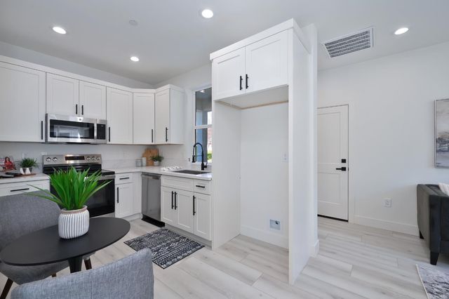 675 Oakshire Dr, Ione, CA 95640