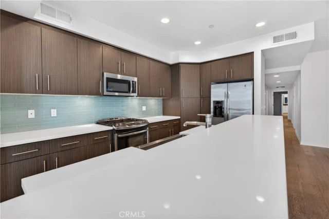 11912 Laurelwood Dr. 101, Studio City, CA 91604