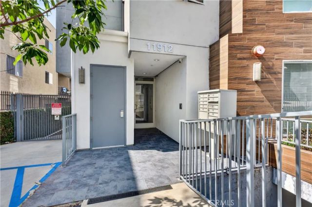 11912 Laurelwood Dr. 101, Studio City, CA 91604
