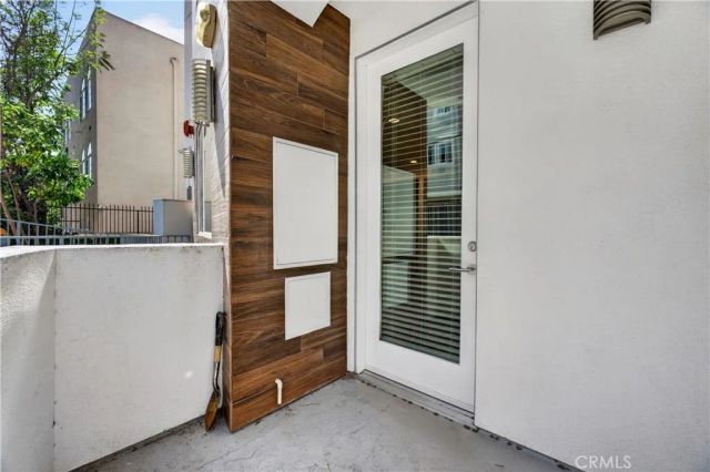 11912 Laurelwood Dr. 101, Studio City, CA 91604