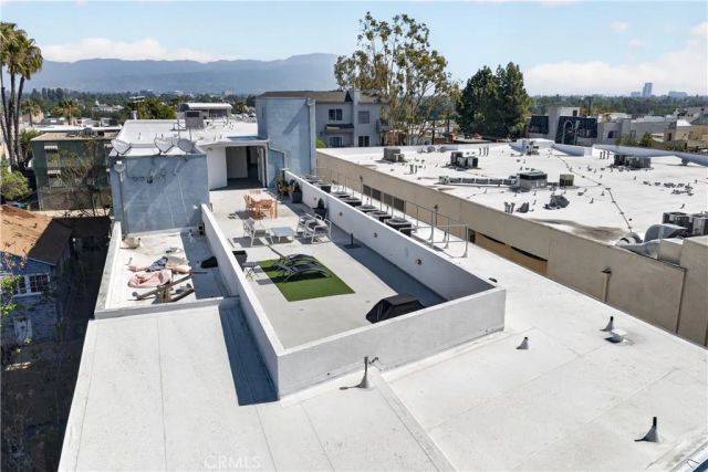 11912 Laurelwood Dr. 101, Studio City, CA 91604