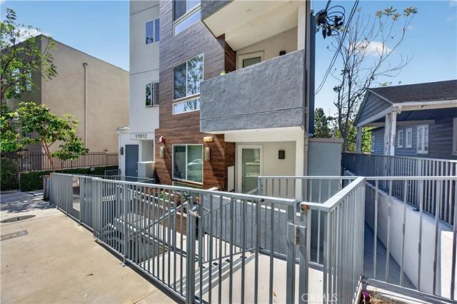11912 Laurelwood Dr. 101, Studio City, CA 91604