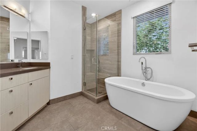 11912 Laurelwood Dr. 101, Studio City, CA 91604