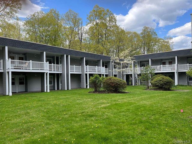 10 Wild Oaks Road 122, Goldens Bridge, NY 10526