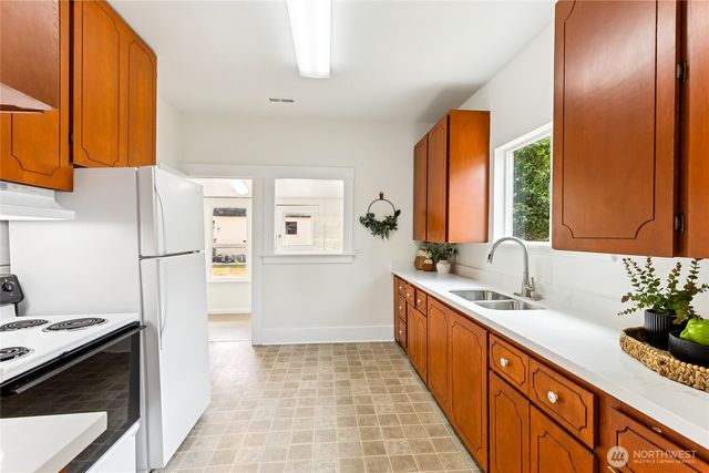 208 Barksdale Avenue, Dupont, WA 98327