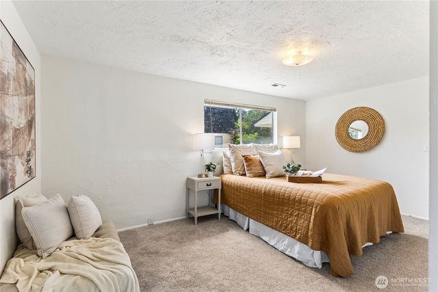 208 Barksdale Avenue, Dupont, WA 98327