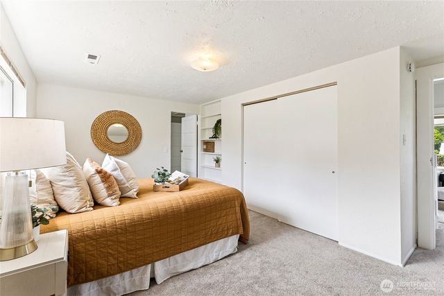 208 Barksdale Avenue, Dupont, WA 98327
