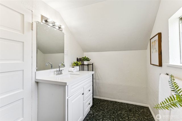 208 Barksdale Avenue, Dupont, WA 98327