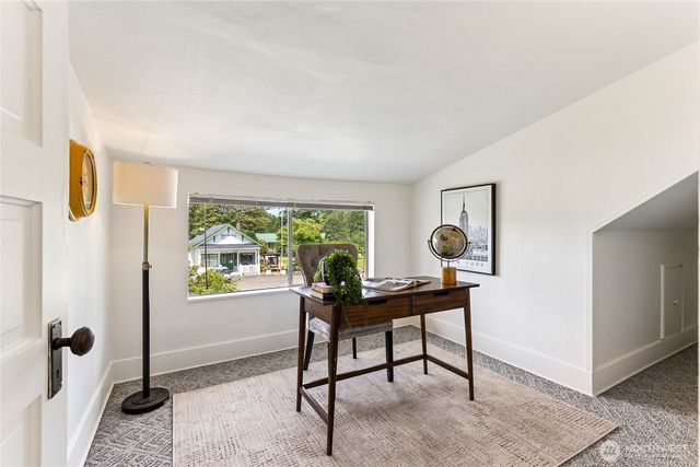 208 Barksdale Avenue, Dupont, WA 98327
