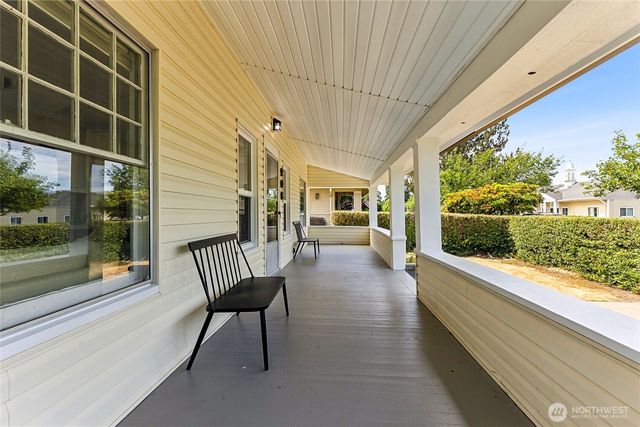 208 Barksdale Avenue, Dupont, WA 98327