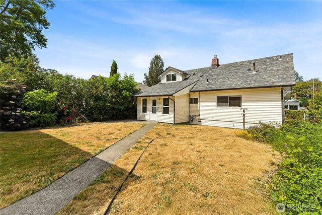 208 Barksdale Avenue, Dupont, WA 98327