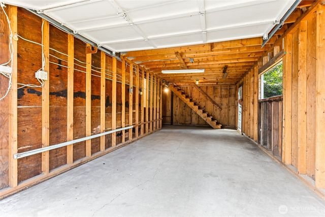 208 Barksdale Avenue, Dupont, WA 98327
