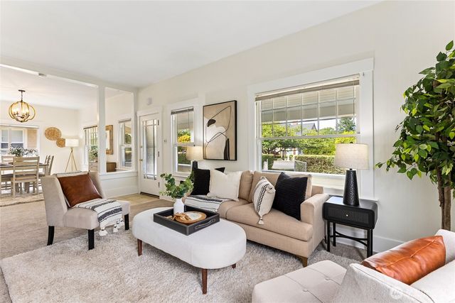 208 Barksdale Avenue, Dupont, WA 98327