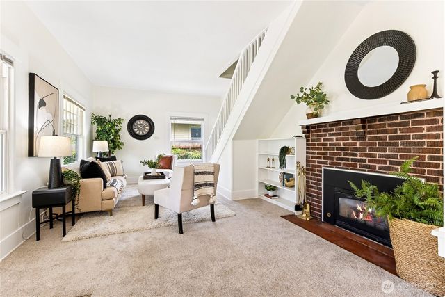 208 Barksdale Avenue, Dupont, WA 98327