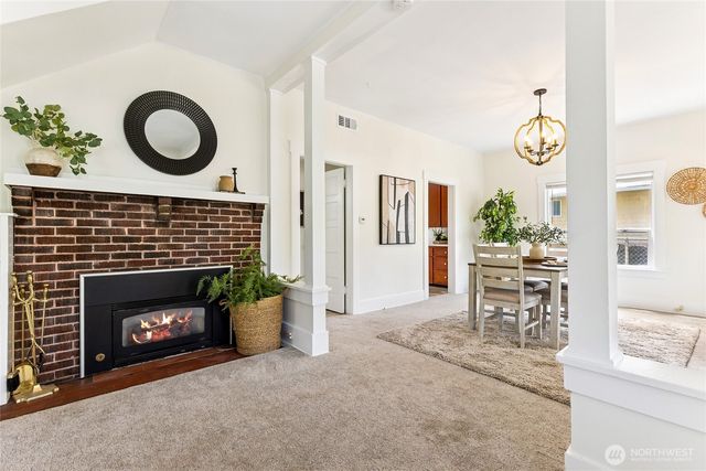 208 Barksdale Avenue, Dupont, WA 98327