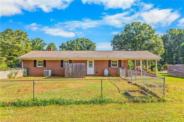 5752 Nylon Drive, Winston-salem, NC 27105