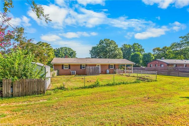 5752 Nylon Drive, Winston-salem, NC 27105