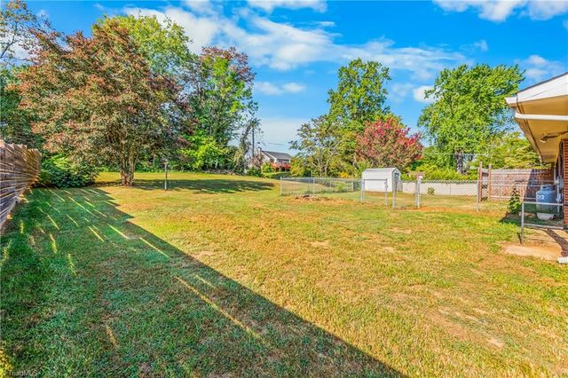 5752 Nylon Drive, Winston-salem, NC 27105