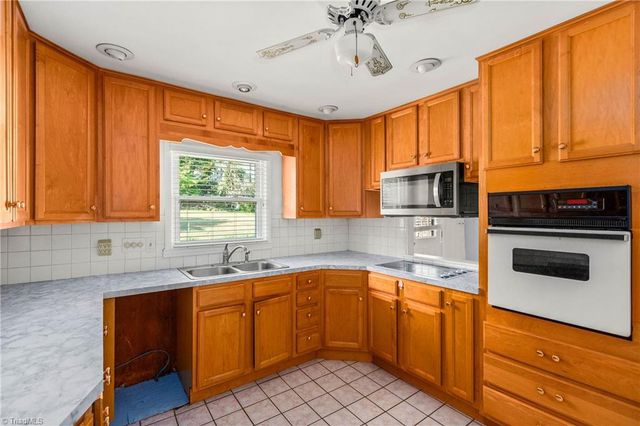 5752 Nylon Drive, Winston-salem, NC 27105